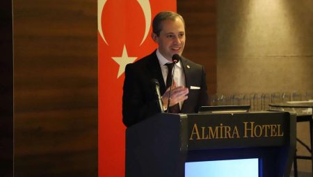 TÜGİAD Bursa’da bayrağı Selim Baykal devraldı