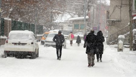 Ağrı’da eğitime kar pürüzü