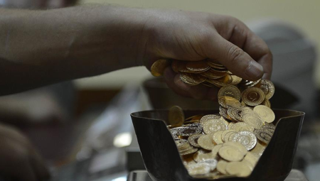 Altında fiyatlarındaki geri çekilme sürüyor! Gram, ons, çeyrek… İşte 25 Nisan yeni altın fiyatları!